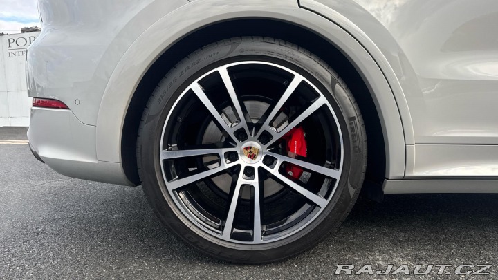 Porsche Cayenne GTS 2025
