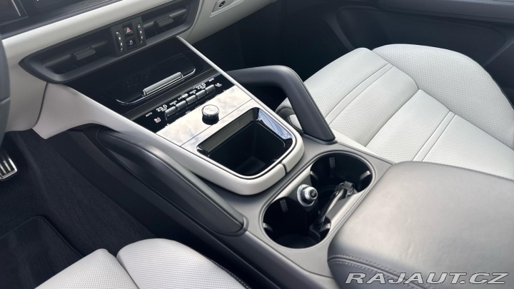 Porsche Cayenne GTS 2025