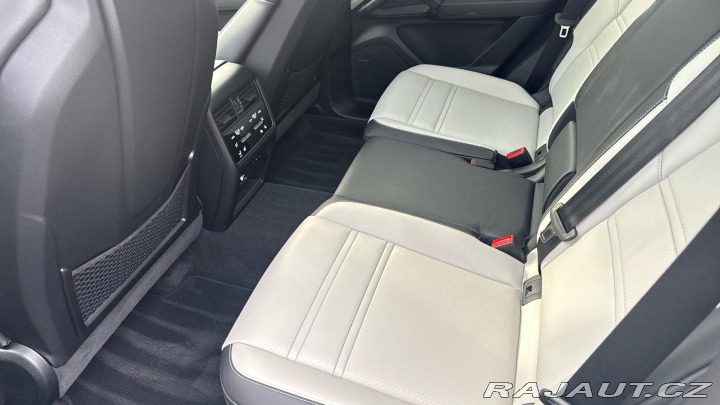 Porsche Cayenne GTS 2025