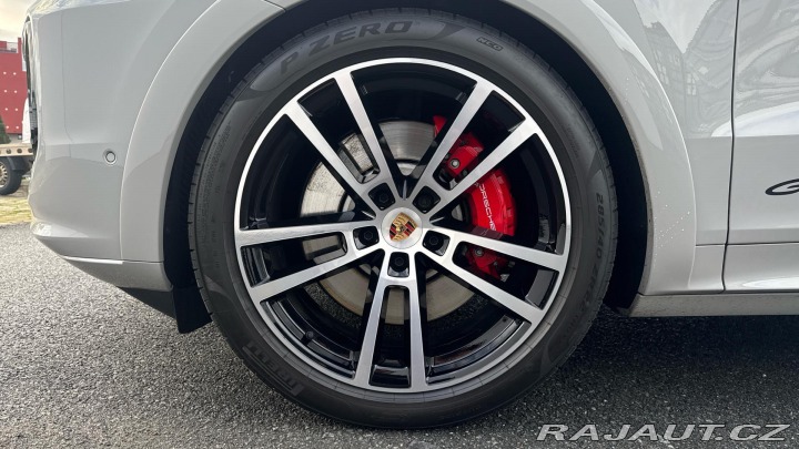 Porsche Cayenne GTS 2025