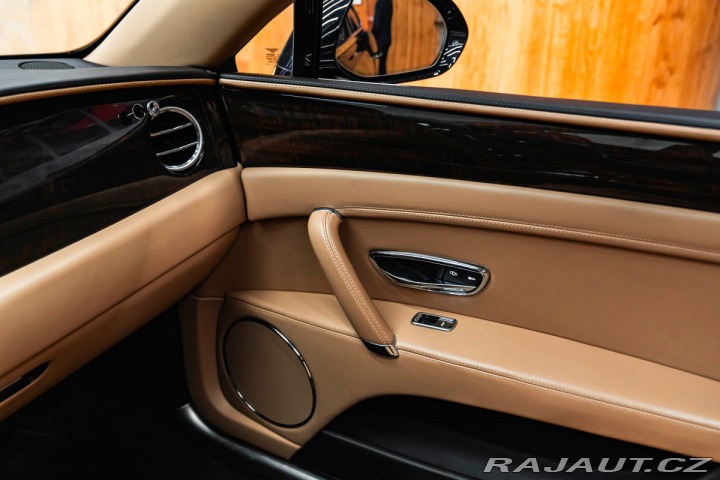 Bentley Flying Spur 4.0 V8 1800