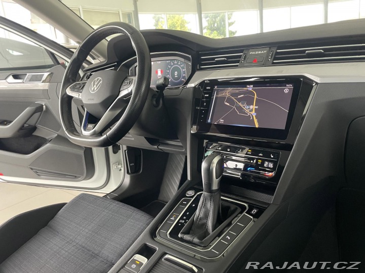 Volkswagen Passat GTE 160kW*Discover*Tažné* 2021