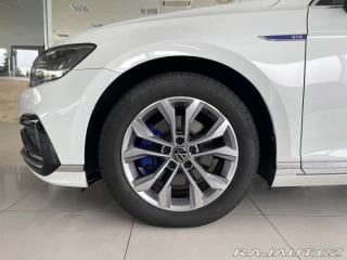 Volkswagen Passat GTE 160kW*Discover*Tažné* 2021