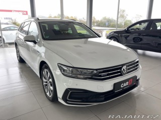Volkswagen Passat GTE 160kW*Discover*Tažné* 2021