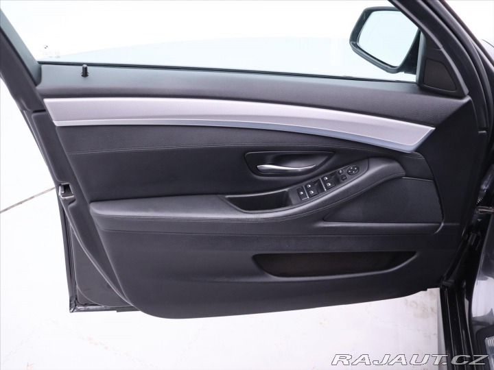 BMW 5 2,0 520d 135kwPanorama Na 2011