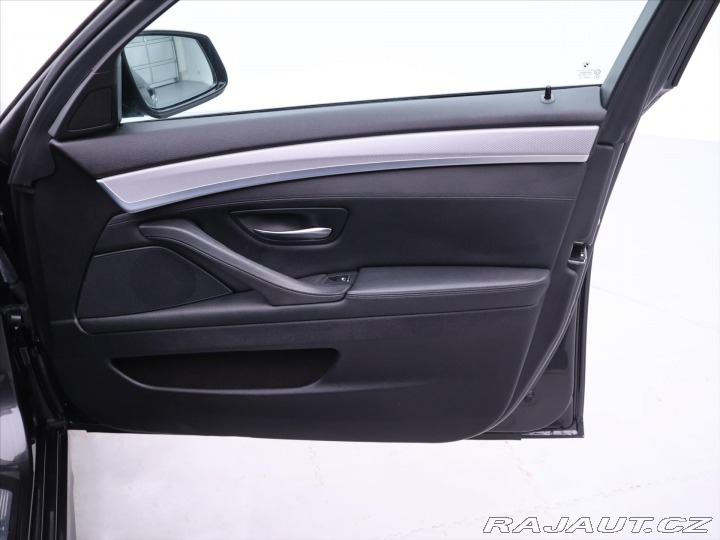 BMW 5 2,0 520d 135kwPanorama Na 2011