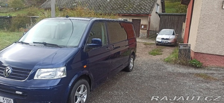 Volkswagen Transporter T5, dlouhý, 8 míst 2004