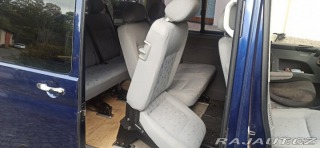 Volkswagen Transporter T5, dlouhý, 8 míst 2004