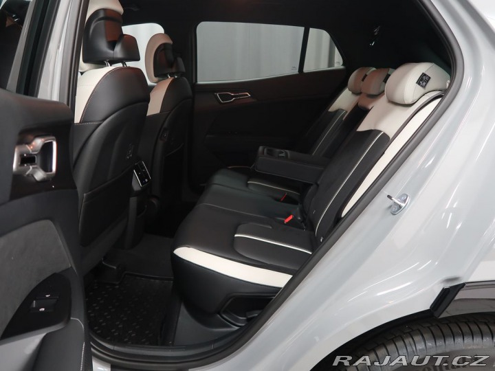 Kia Sportage GT-line 4x4 - Vůz ve výro 2025