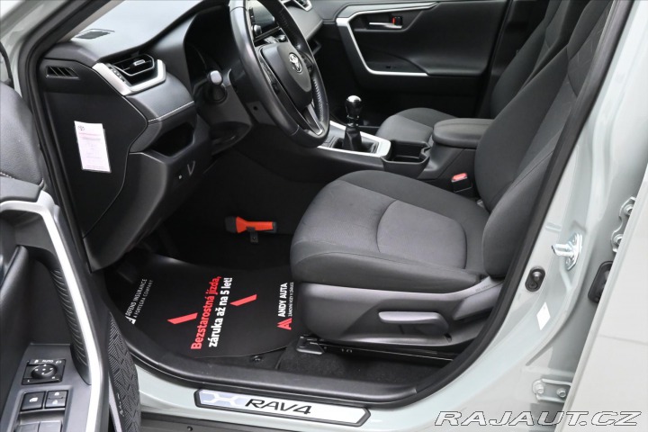 Toyota RAV4 2,0 VVT-iE 130kW Business 2022