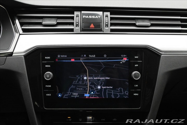 Volkswagen Passat 2,0 TDI 90 kW DSG Busines 2021