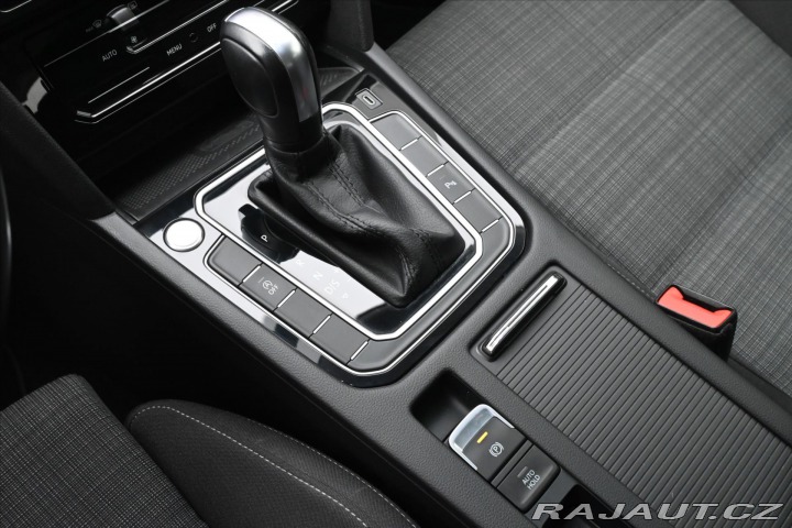 Volkswagen Passat 2,0 TDI 90 kW DSG Busines 2021