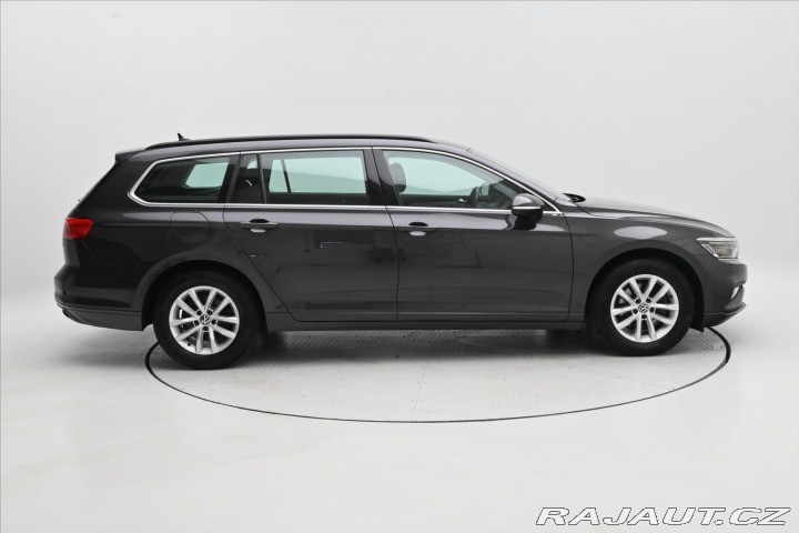 Volkswagen Passat 2,0 TDI 90 kW DSG Busines 2021