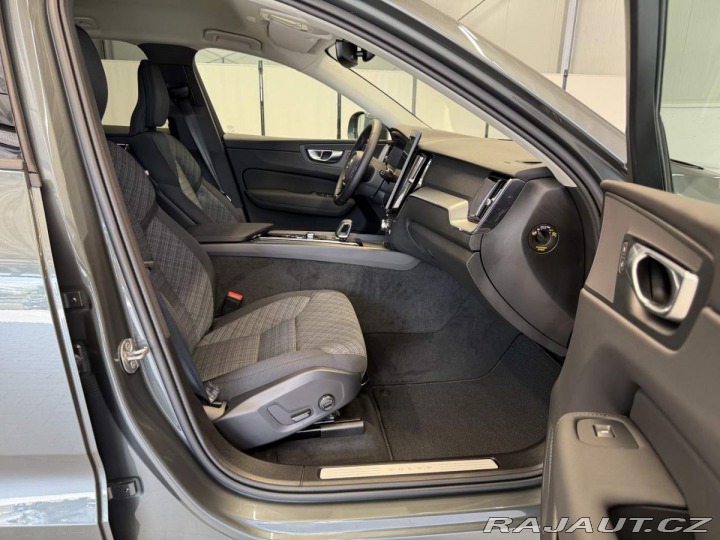 Volvo XC60 B5 2.0L 250+14 HPAT8 AWD 2025