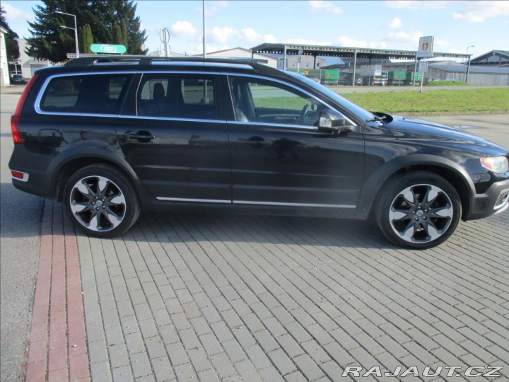 Volvo XC70 2,4 D5 SUMMUM AWD Radar X 2011