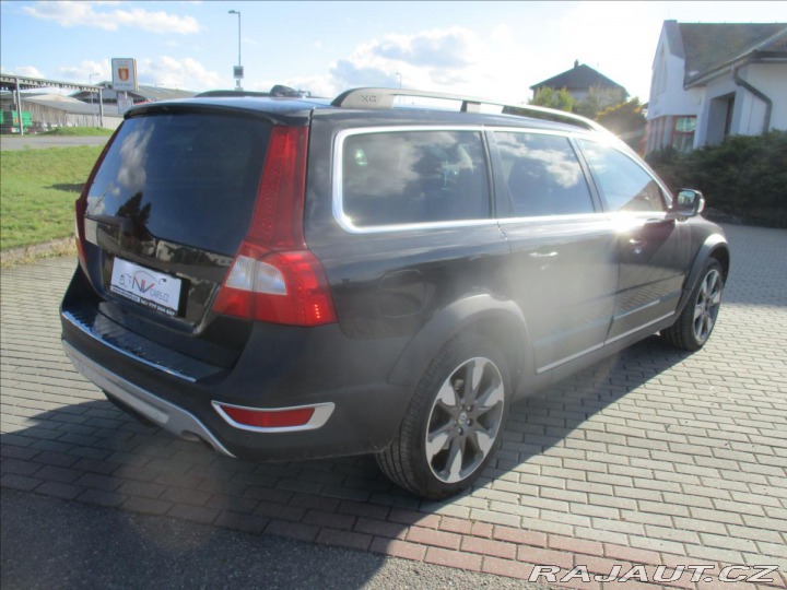 Volvo XC70 2,4 D5 SUMMUM AWD Radar X 2011