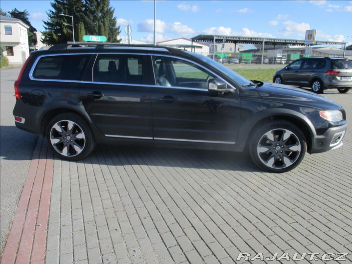 Volvo XC70 2,4 D5 SUMMUM AWD Radar X 2011