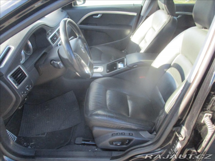 Volvo XC70 2,4 D5 SUMMUM AWD Radar X 2011