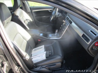 Volvo XC70 2,4 D5 SUMMUM AWD Radar X 2011
