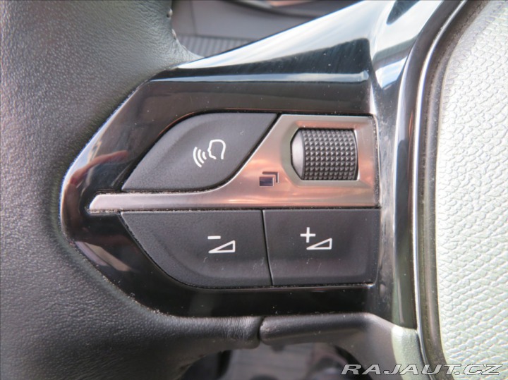 Peugeot 2008 1,2 PureTech 2021