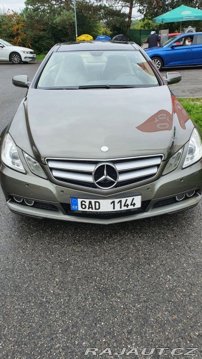 Mercedes-Benz E kupé šestiválec , 3 l, 11 2009