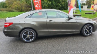 Mercedes-Benz E kupé šestiválec , 3 l, 11 2009