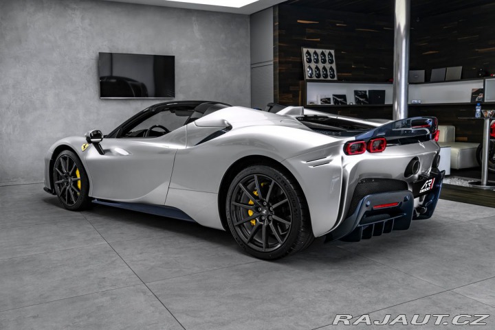 Ferrari SF90 Spider 2025