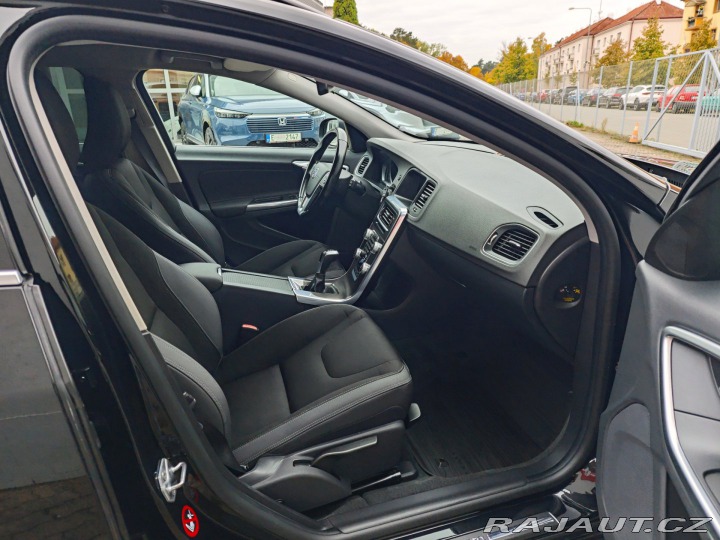 Volvo V60 2.0 D4 Momentum Xenon Web 2014