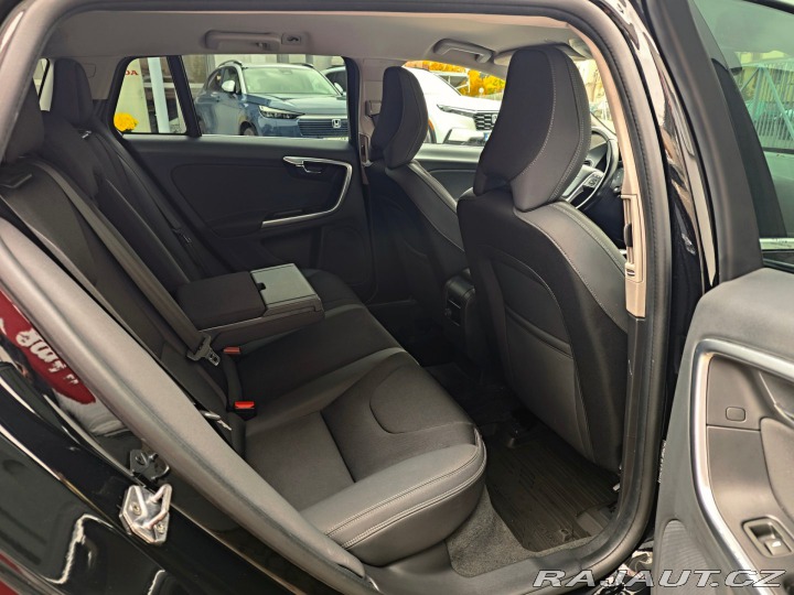 Volvo V60 2.0 D4 Momentum Xenon Web 2014