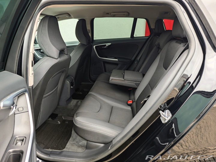 Volvo V60 2.0 D4 Momentum Xenon Web 2014