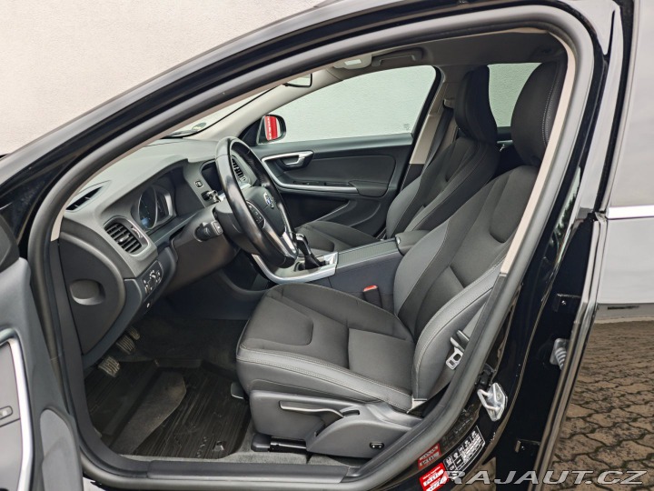 Volvo V60 2.0 D4 Momentum Xenon Web 2014