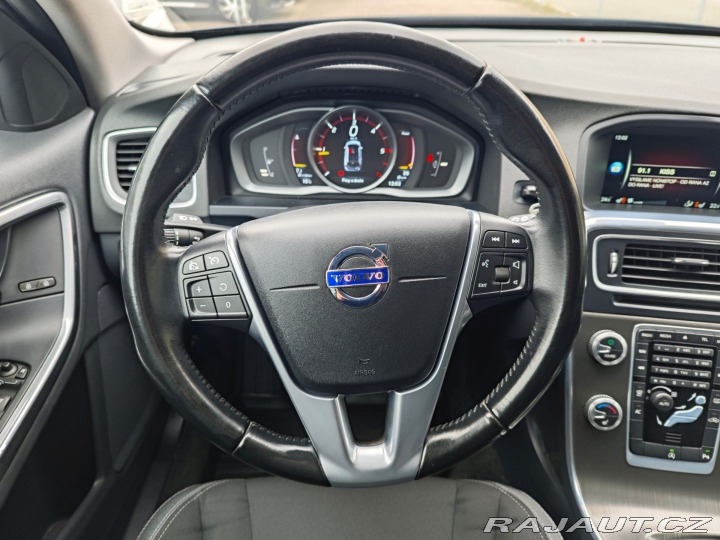 Volvo V60 2.0 D4 Momentum Xenon Web 2014