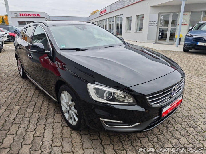 Volvo V60 2.0 D4 Momentum Xenon Web 2014