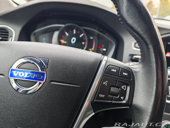 Volvo V60 2.0 D4 Momentum Xenon Web 2014