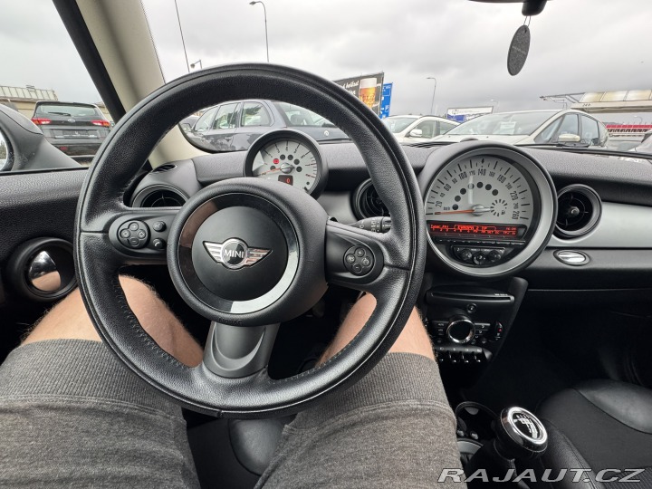 Mini Cooper 1,6i 90KW 60K NÁJEZD KOLA 2013