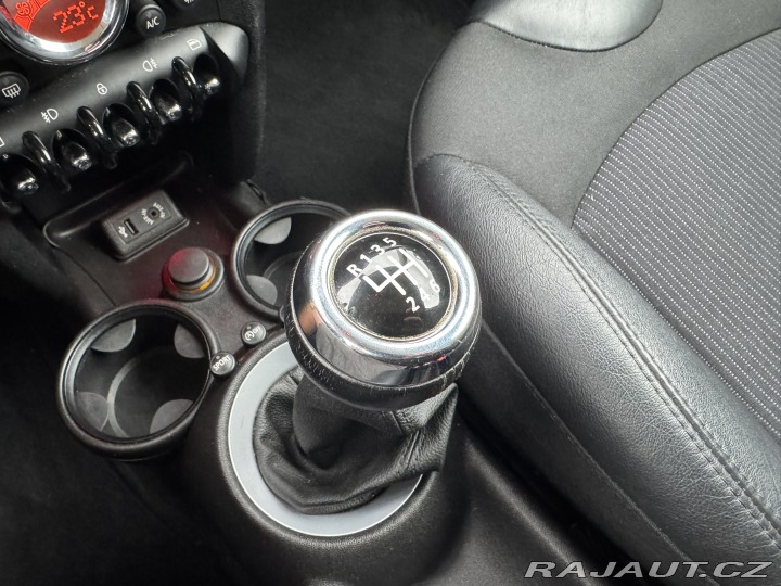 Mini Cooper 1,6i 90KW 60K NÁJEZD KOLA 2013