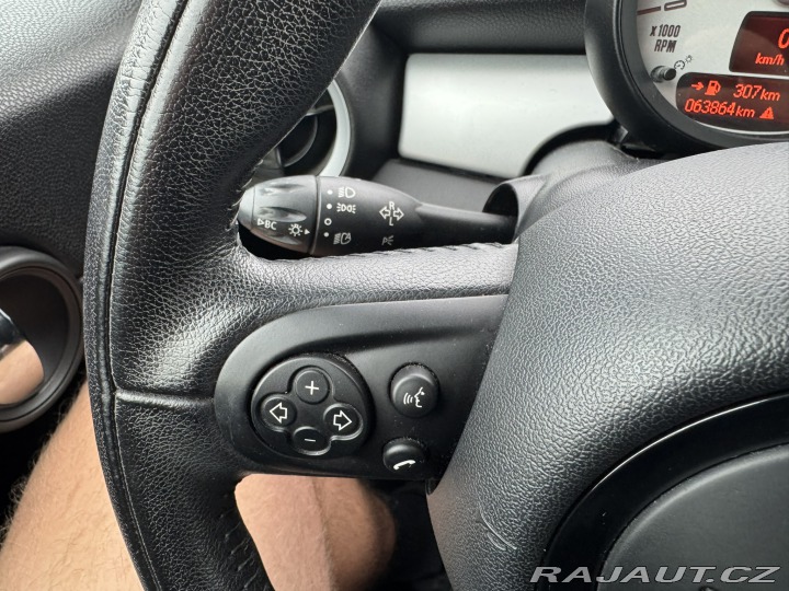 Mini Cooper 1,6i 90KW 60K NÁJEZD KOLA 2013