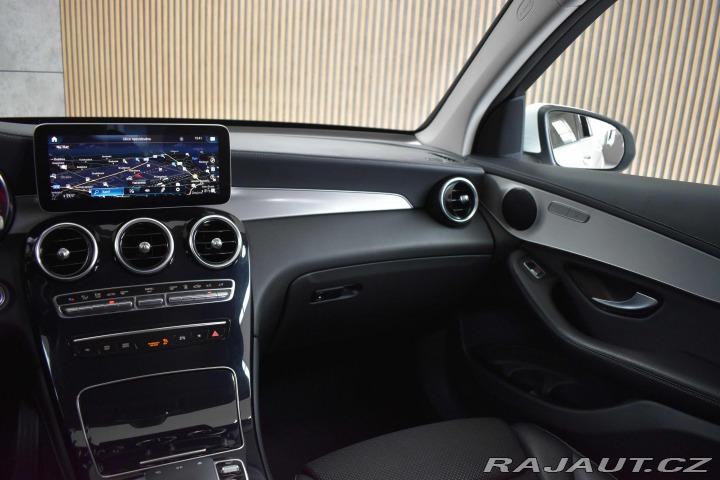 Mercedes-Benz GLC 200d 4x4*TAŽNÉ*NEZ.TOPENÍ 2019
