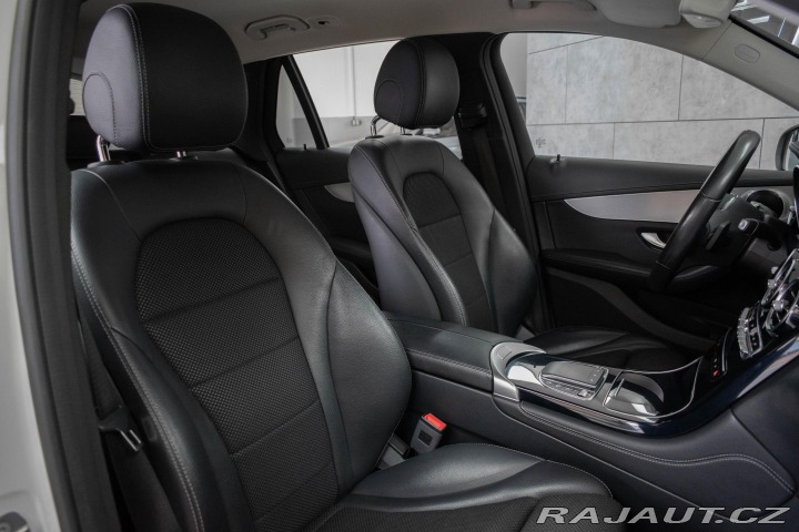 Mercedes-Benz GLC 200d 4x4*TAŽNÉ*NEZ.TOPENÍ 2019