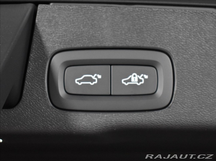 Volvo XC60 2,0 B5 AWD Ultra Vzduch,P 2025