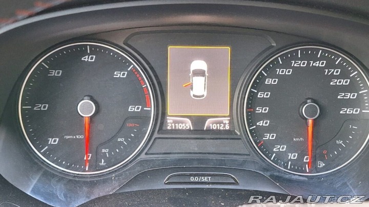 Seat Leon 2,0   Prodám osobní autom 2013
