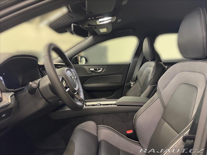 Volvo V60 2,0 B4 FWD Plus Dark 3456 2024