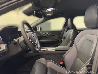 Volvo V60 2,0 B4 FWD Plus Dark 3456 2024