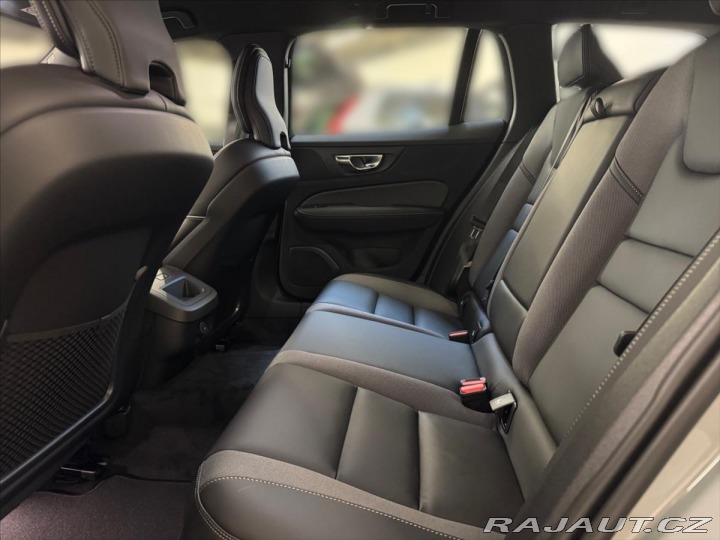 Volvo V60 2,0 B4 FWD Plus Dark 5418 2025