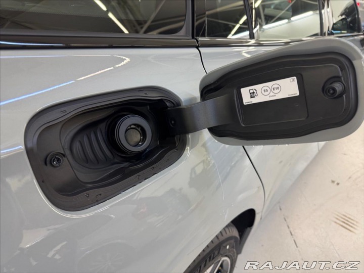 Volvo V60 2,0 B4 FWD Plus Dark 5418 2025