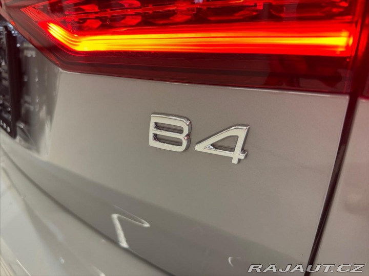 Volvo V60 2,0 B4 FWD Plus Dark 5418 2025