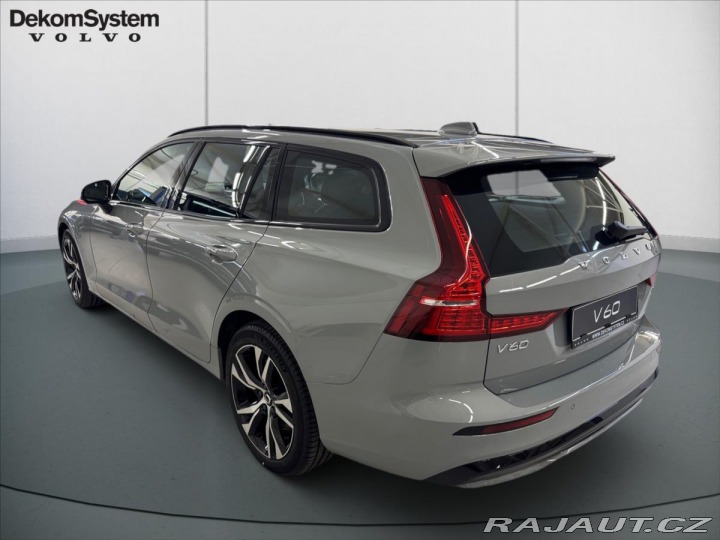 Volvo V60 2,0 B4 FWD Plus Dark 5418 2025