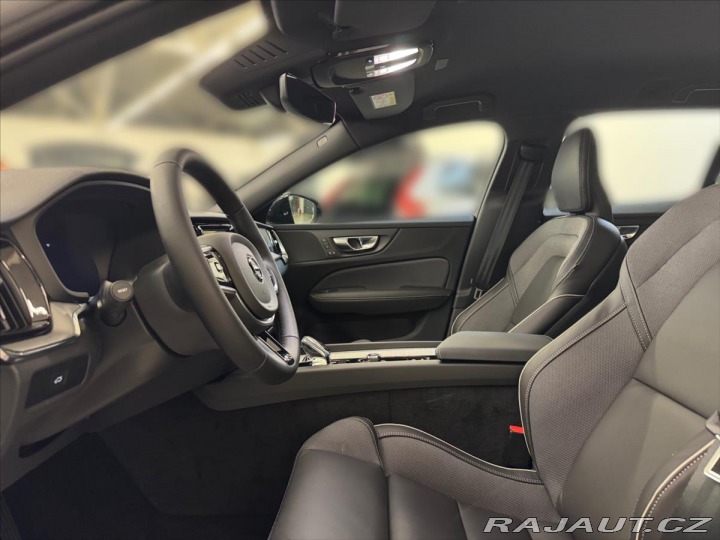 Volvo V60 2,0 B4 FWD Plus Dark 5418 2025