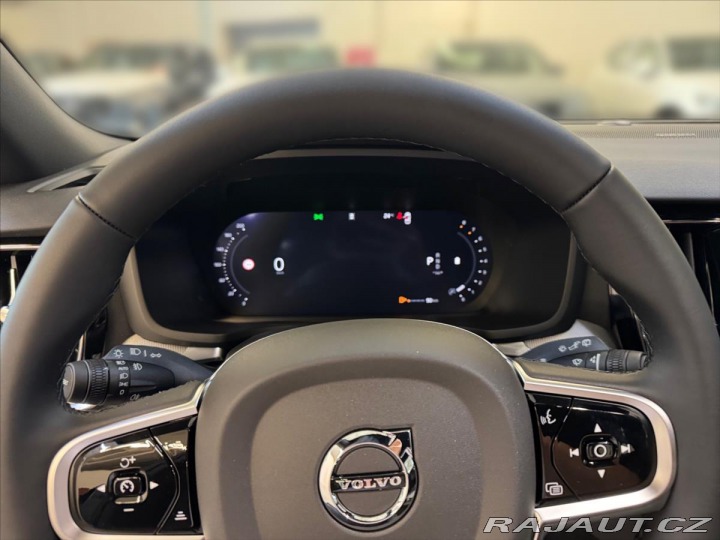 Volvo V60 2,0 B4 FWD Plus Dark 5418 2025