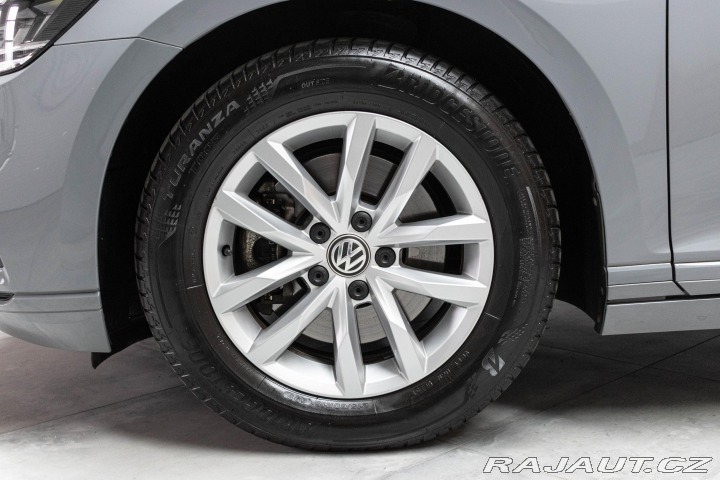 Volkswagen Passat 2.0 TDI REZERVACE 2023